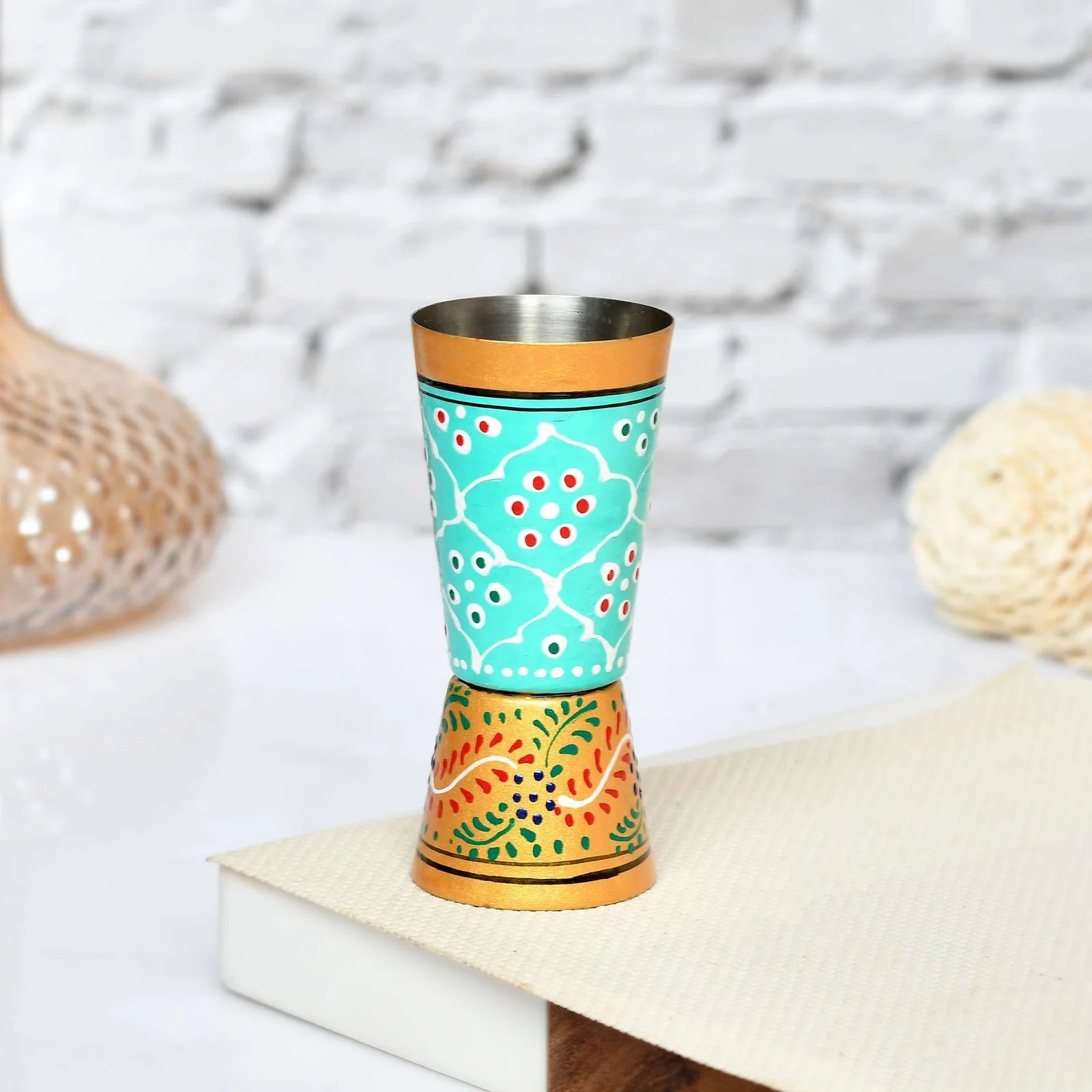 Sleek Aluminum Glass – Traditional Decorative Accent Piece (Sea Green)